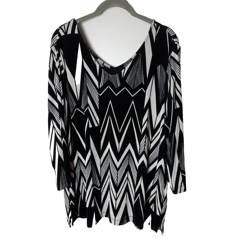 Chico's Travelers Tunic Top Size 2 (Large, 12) 3/4 Sleeves Black White V-Neck